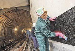 после закрытия жизнь в метро только начинается